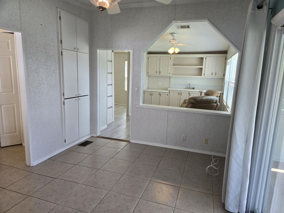 For Sale: $187,000 (2 beds, 2 baths, 1296 Square Feet)