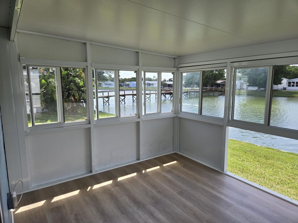 For Sale: $187,000 (2 beds, 2 baths, 1296 Square Feet)