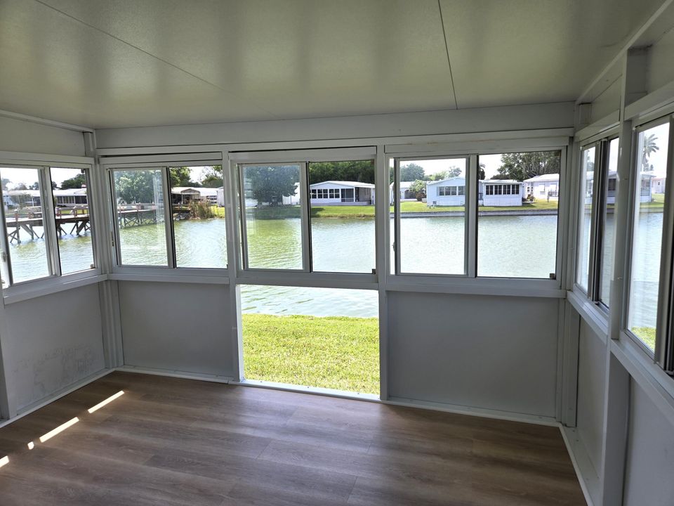 For Sale: $187,000 (2 beds, 2 baths, 1296 Square Feet)