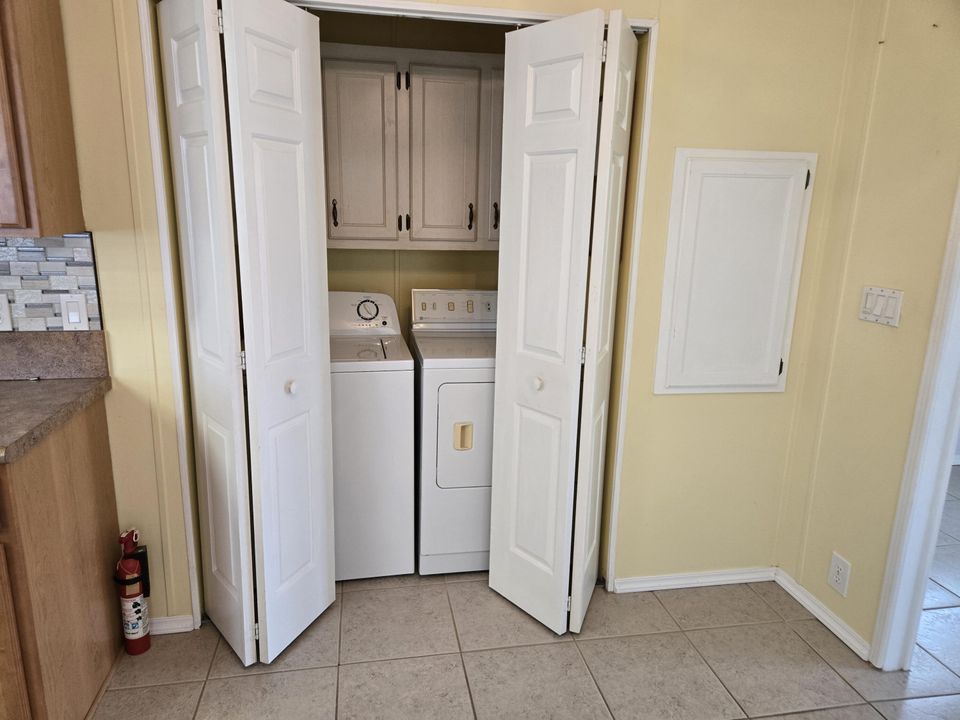 For Sale: $187,000 (2 beds, 2 baths, 1296 Square Feet)