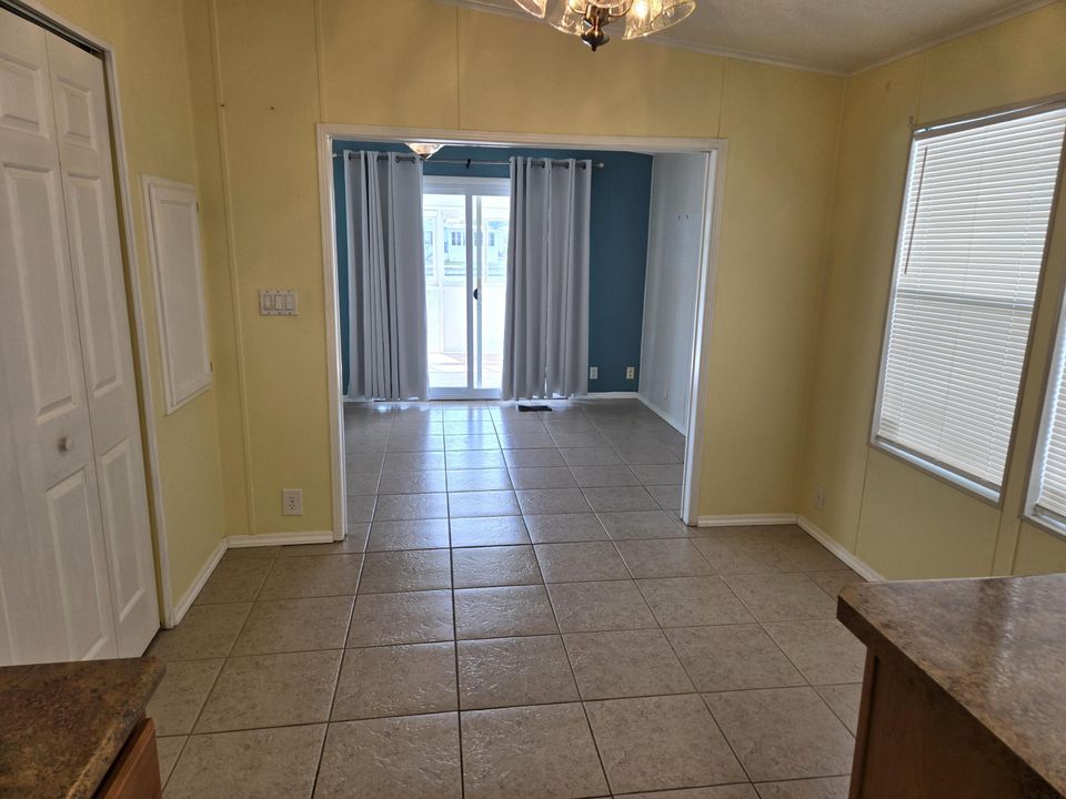 For Sale: $187,000 (2 beds, 2 baths, 1296 Square Feet)