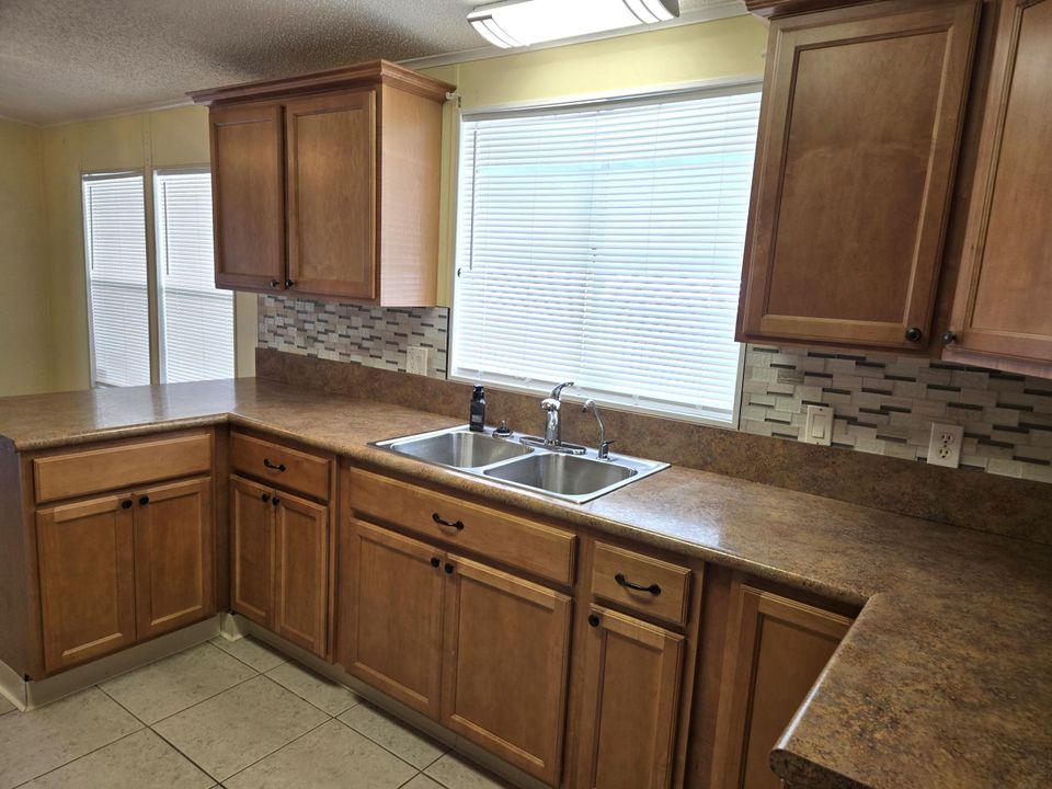 For Sale: $187,000 (2 beds, 2 baths, 1296 Square Feet)