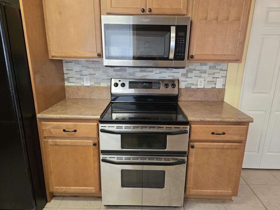 For Sale: $187,000 (2 beds, 2 baths, 1296 Square Feet)