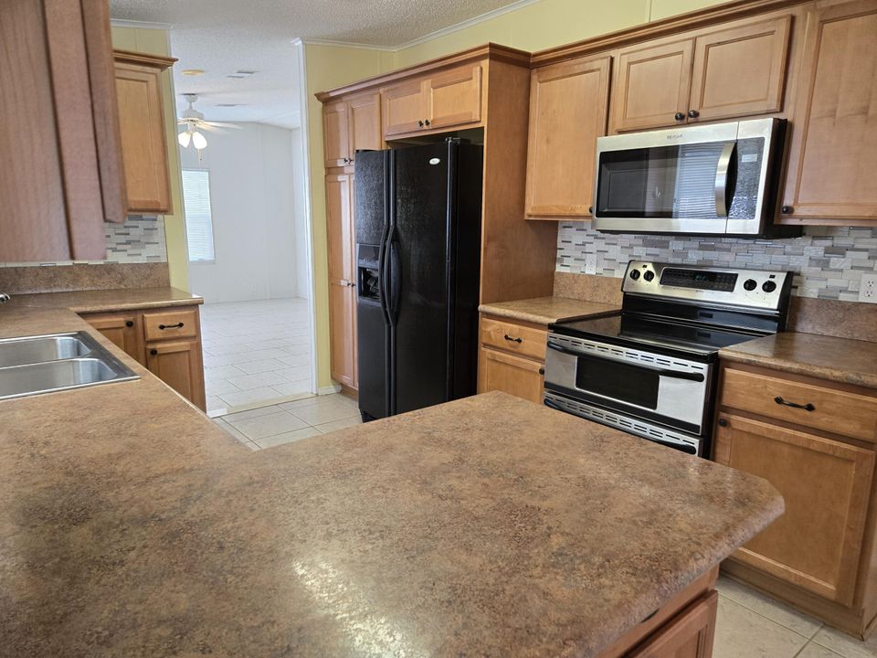 For Sale: $187,000 (2 beds, 2 baths, 1296 Square Feet)