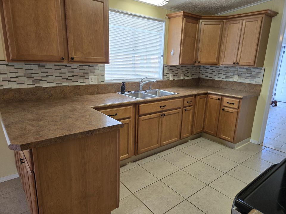 For Sale: $187,000 (2 beds, 2 baths, 1296 Square Feet)