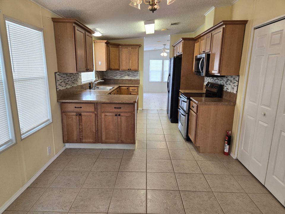 For Sale: $187,000 (2 beds, 2 baths, 1296 Square Feet)