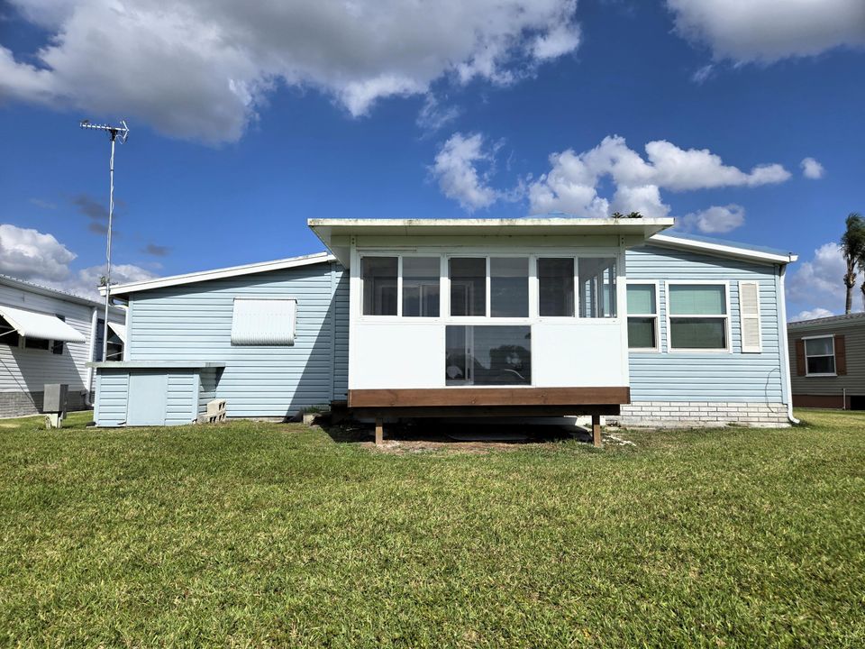 For Sale: $187,000 (2 beds, 2 baths, 1296 Square Feet)