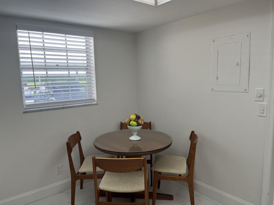 For Sale: $285,000 (2 beds, 2 baths, 1421 Square Feet)