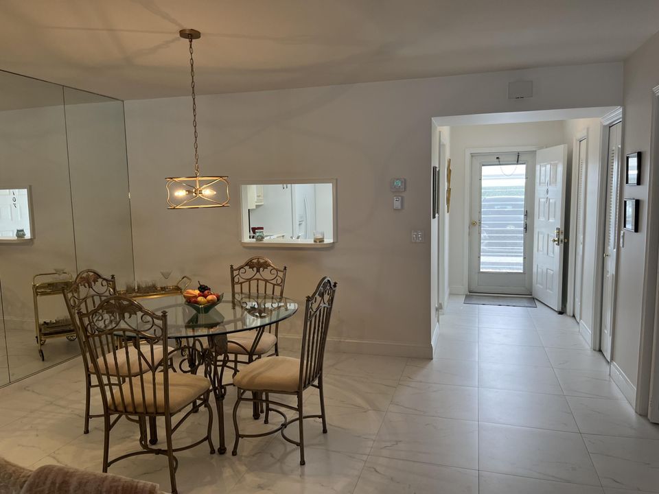 For Sale: $285,000 (2 beds, 2 baths, 1421 Square Feet)