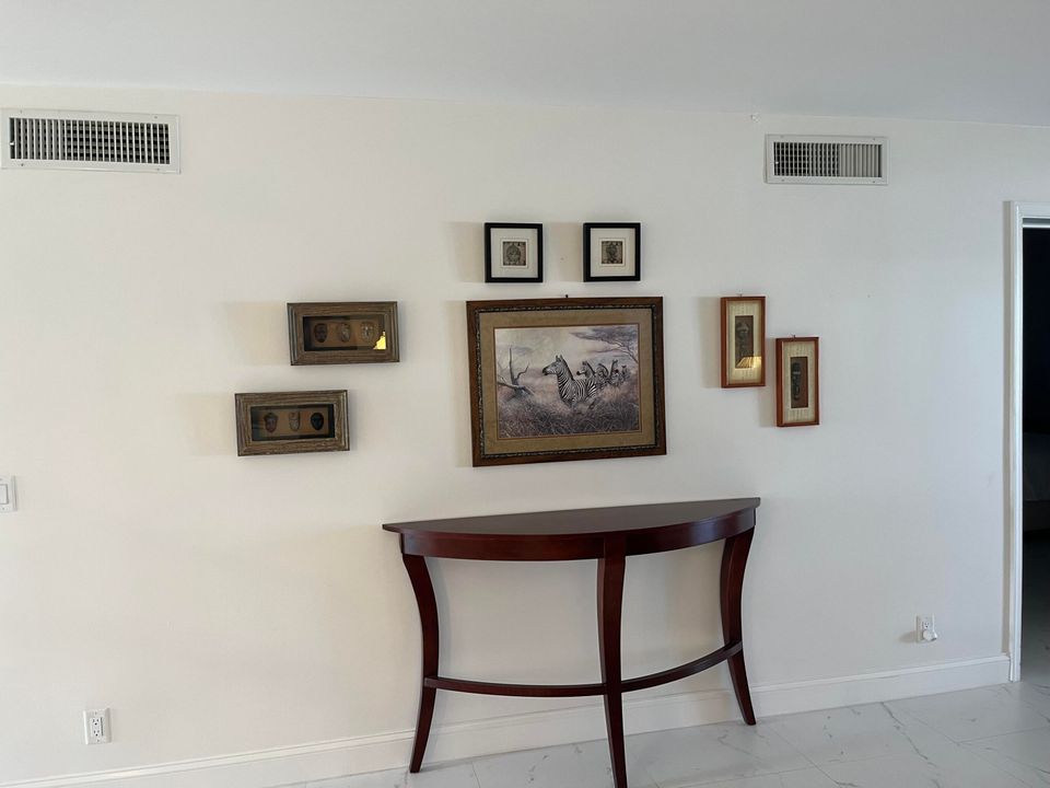 For Sale: $285,000 (2 beds, 2 baths, 1421 Square Feet)