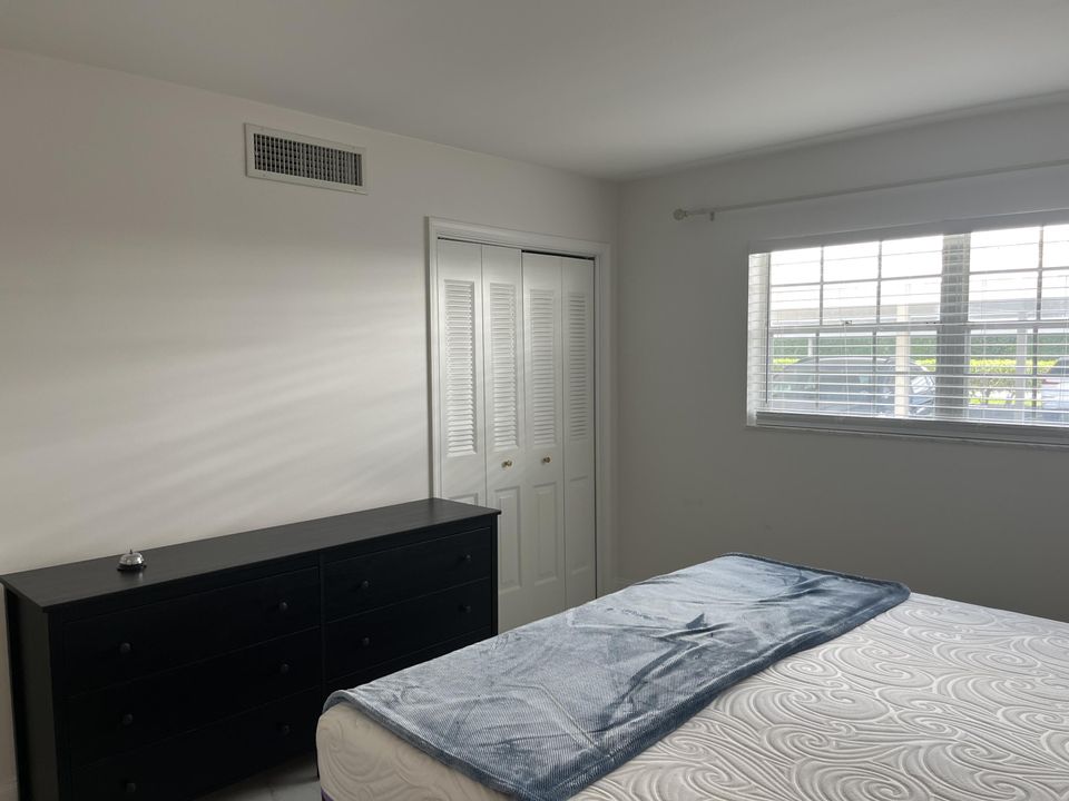 For Sale: $285,000 (2 beds, 2 baths, 1421 Square Feet)