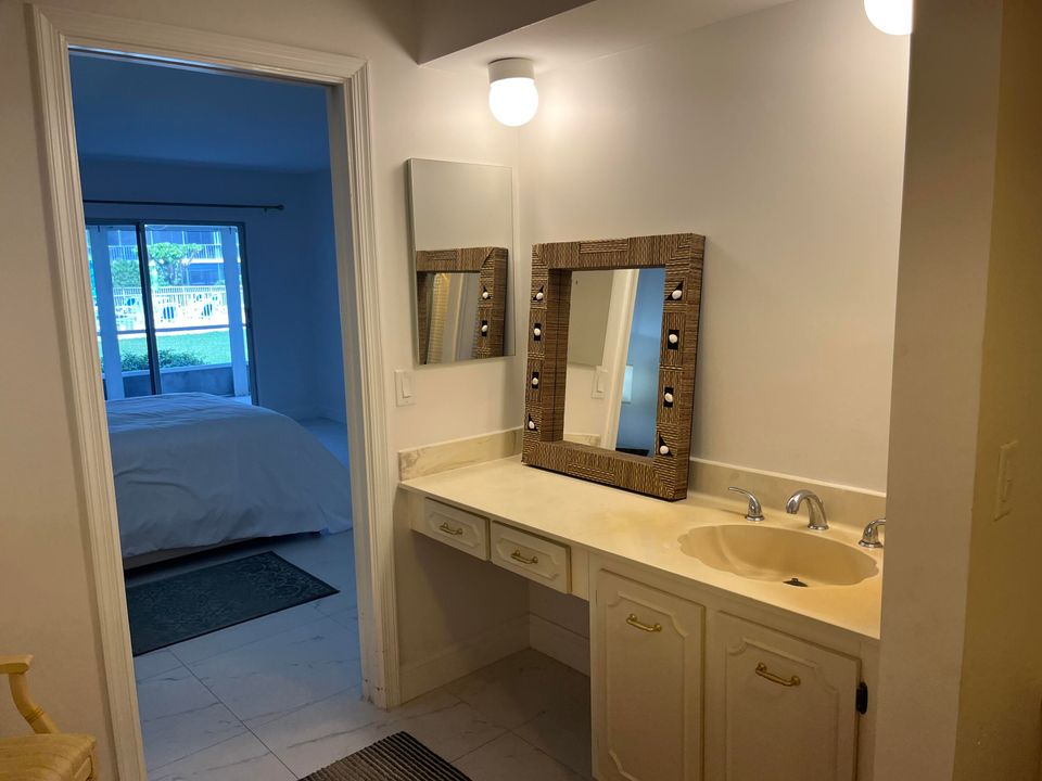 For Sale: $285,000 (2 beds, 2 baths, 1421 Square Feet)