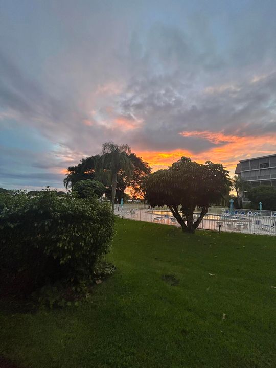 For Sale: $285,000 (2 beds, 2 baths, 1421 Square Feet)