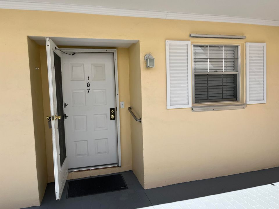 For Sale: $285,000 (2 beds, 2 baths, 1421 Square Feet)