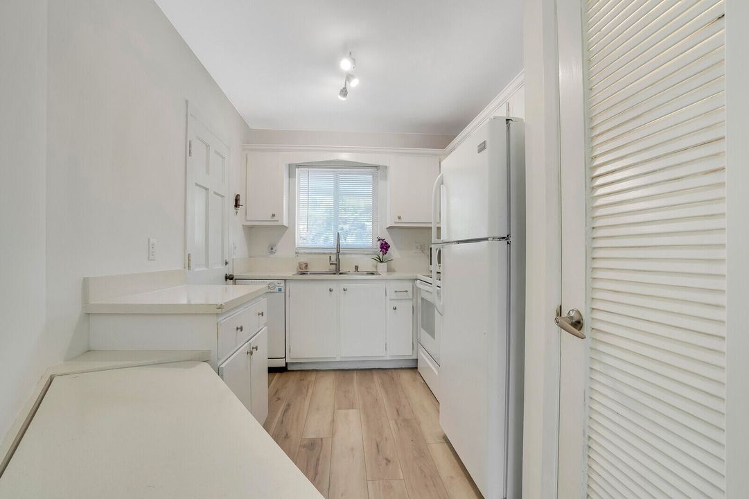 En Venta: $235,000 (2 camas, 2 baños, 886 Pies cuadrados)