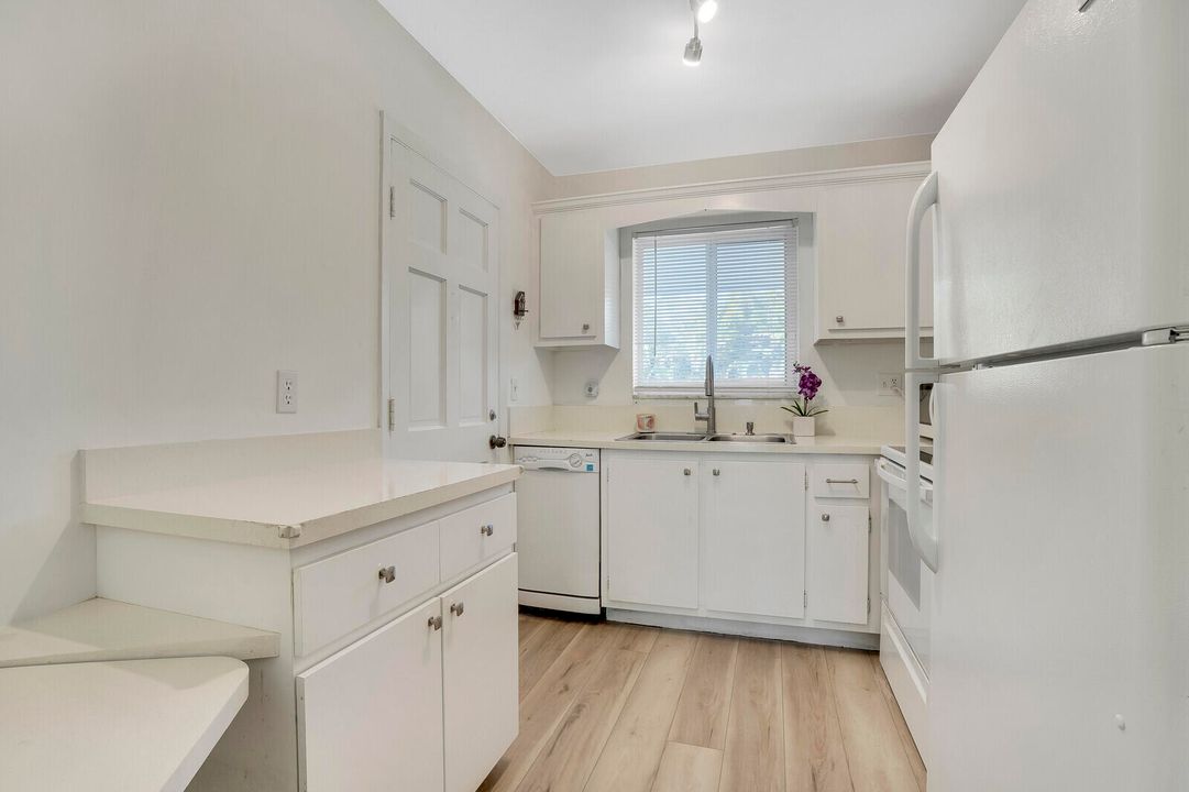 En Venta: $235,000 (2 camas, 2 baños, 886 Pies cuadrados)