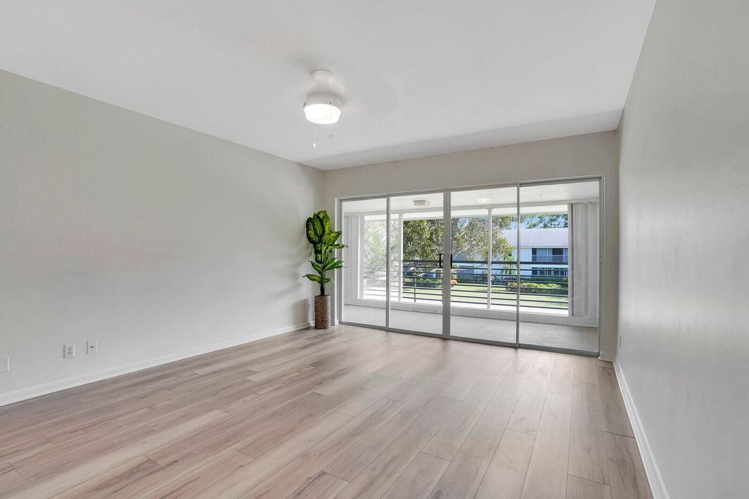 En Venta: $235,000 (2 camas, 2 baños, 886 Pies cuadrados)