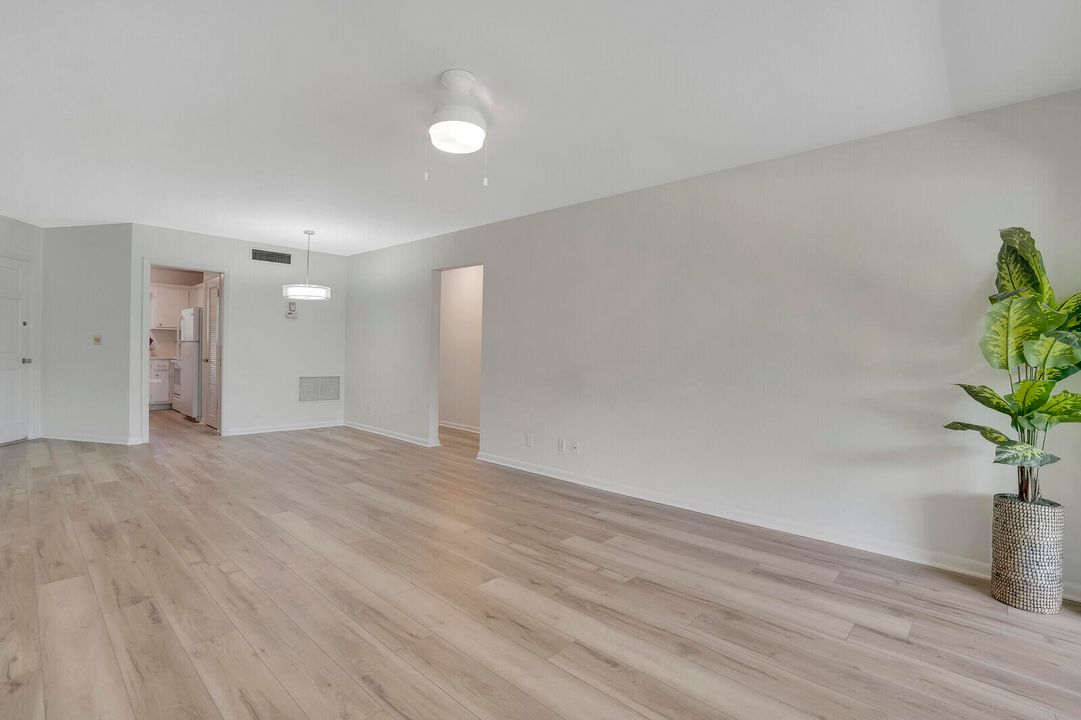 En Venta: $235,000 (2 camas, 2 baños, 886 Pies cuadrados)