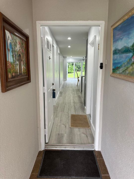 合同活跃: $3,000 (2 贝兹, 2 浴室, 1227 平方英尺)