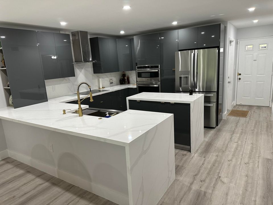 合同活跃: $3,000 (2 贝兹, 2 浴室, 1227 平方英尺)