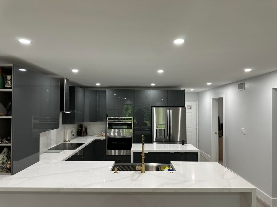 合同活跃: $3,000 (2 贝兹, 2 浴室, 1227 平方英尺)