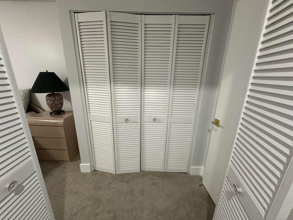 合同活跃: $3,000 (2 贝兹, 2 浴室, 1227 平方英尺)