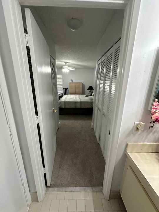 合同活跃: $3,000 (2 贝兹, 2 浴室, 1227 平方英尺)