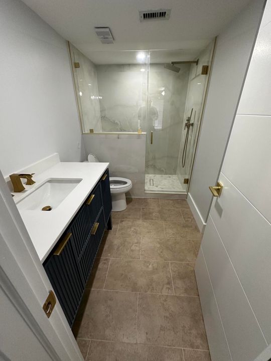 合同活跃: $3,000 (2 贝兹, 2 浴室, 1227 平方英尺)