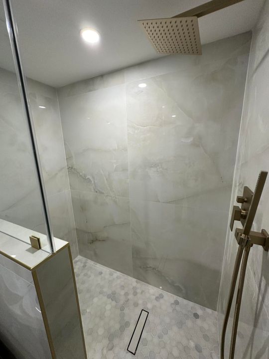 合同活跃: $3,000 (2 贝兹, 2 浴室, 1227 平方英尺)