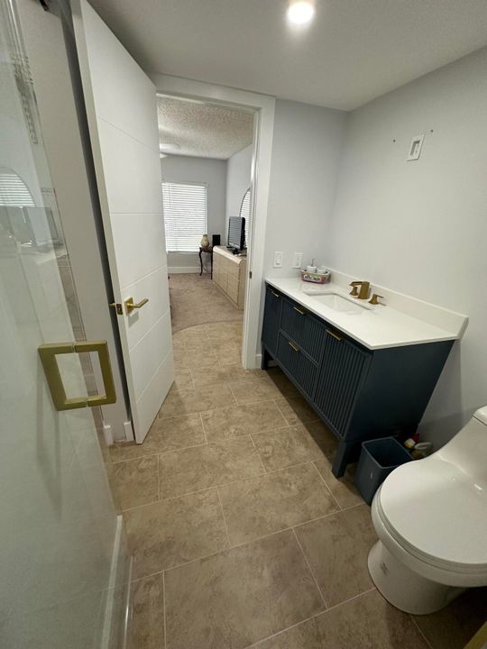 合同活跃: $3,000 (2 贝兹, 2 浴室, 1227 平方英尺)