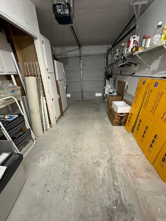 合同活跃: $3,000 (2 贝兹, 2 浴室, 1227 平方英尺)