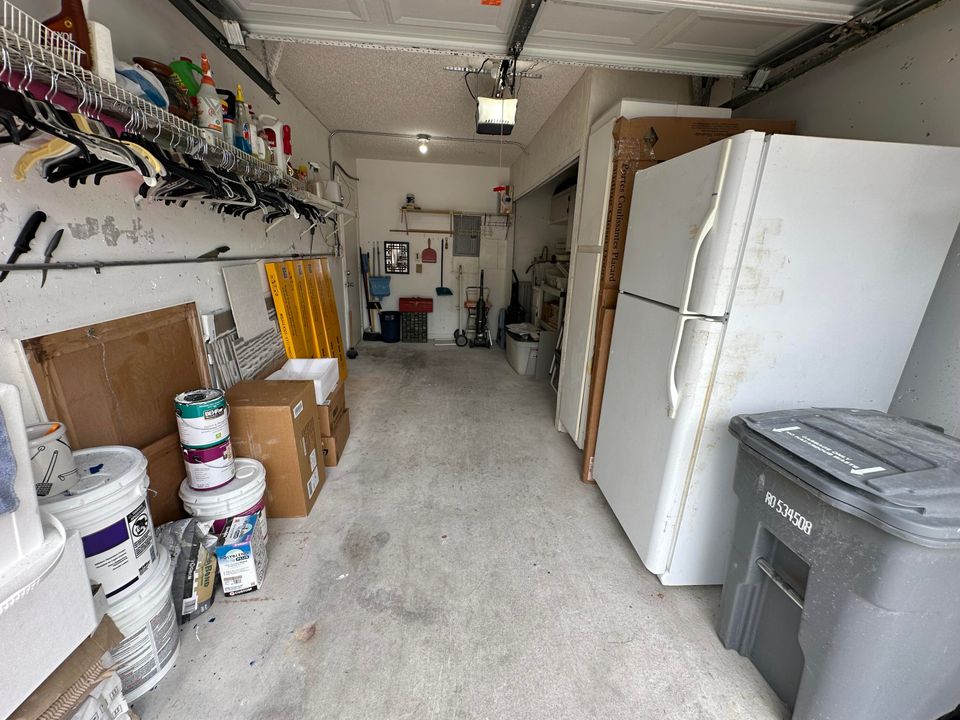 合同活跃: $3,000 (2 贝兹, 2 浴室, 1227 平方英尺)