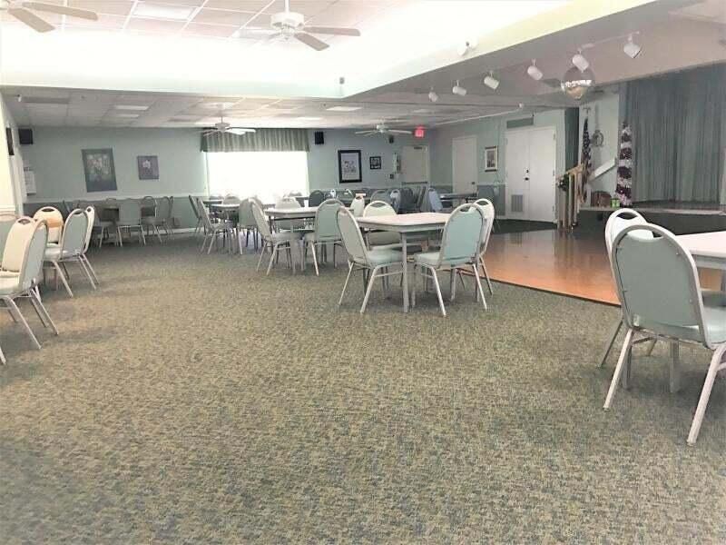 合同活跃: $3,000 (2 贝兹, 2 浴室, 1227 平方英尺)