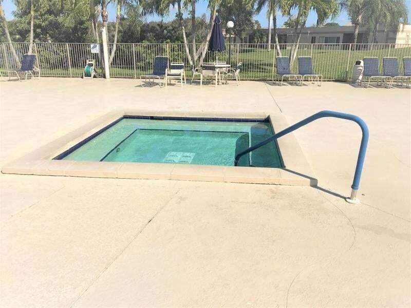 合同活跃: $3,000 (2 贝兹, 2 浴室, 1227 平方英尺)