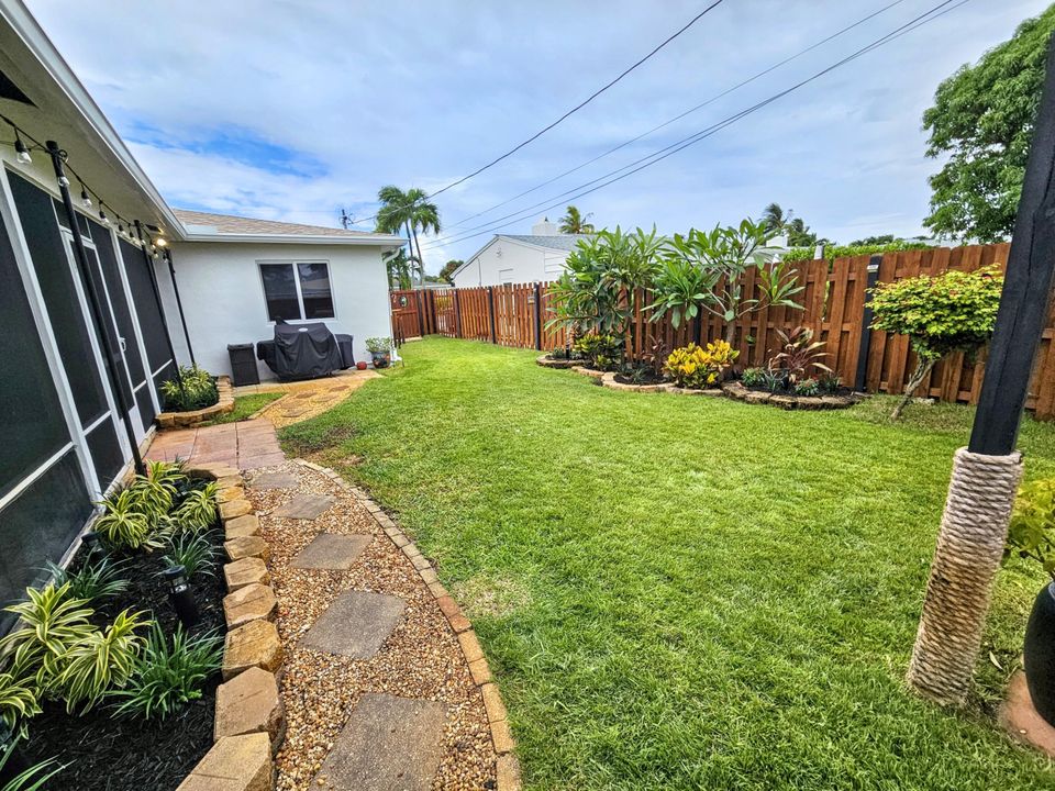 合同活跃: $1,082,000 (3 贝兹, 2 浴室, 1705 平方英尺)