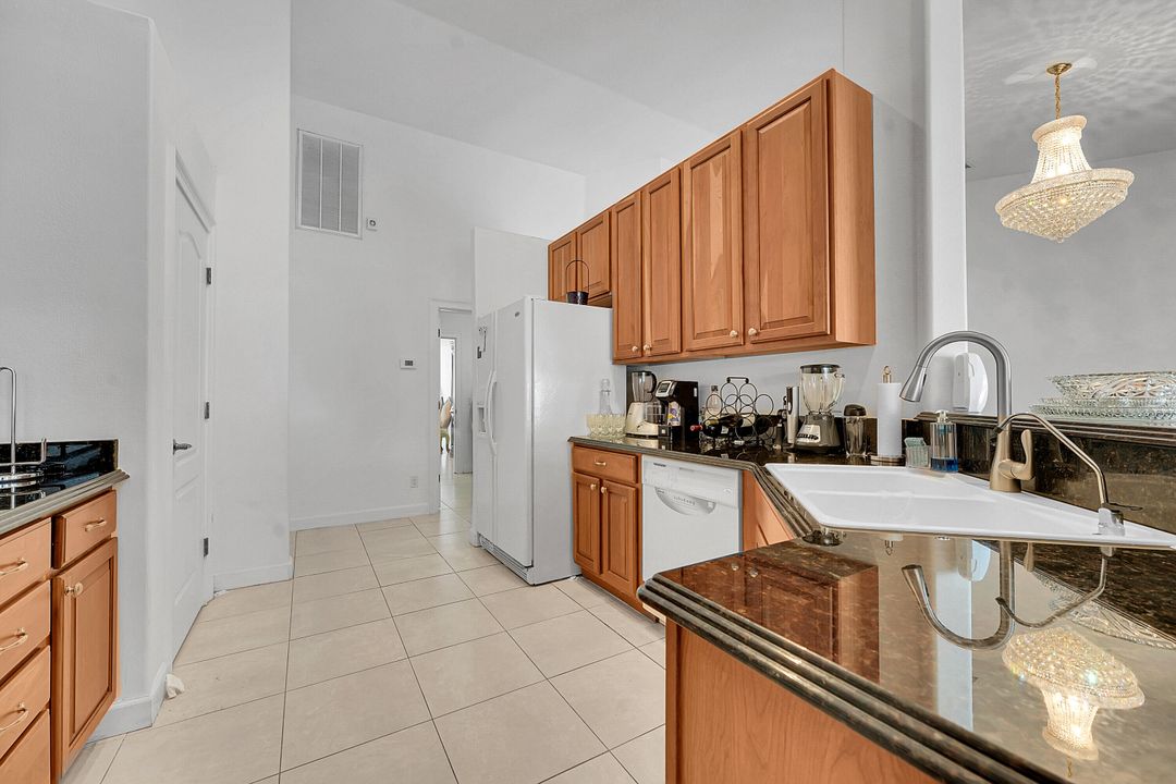 待售: $899,900 (3 贝兹, 2 浴室, 2802 平方英尺)