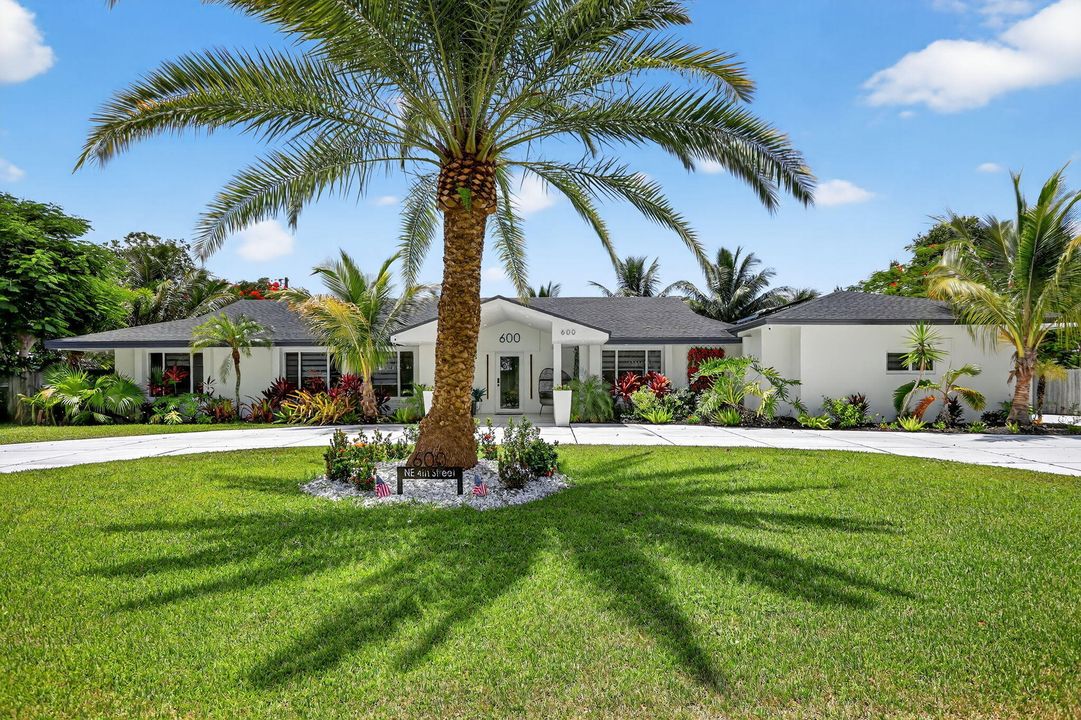 Recently Sold: $1,520,000 (5 beds, 3 baths, 3418 Square Feet)