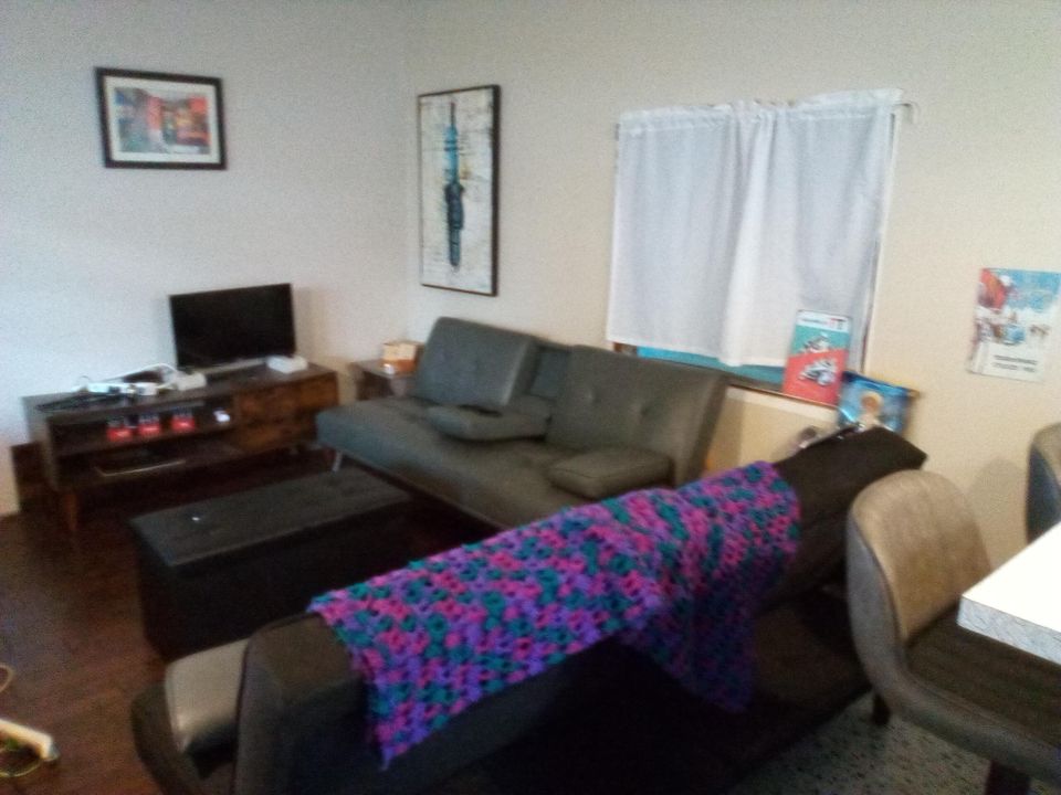 For Sale: $95,000 (2 beds, 1 baths, 608 Square Feet)