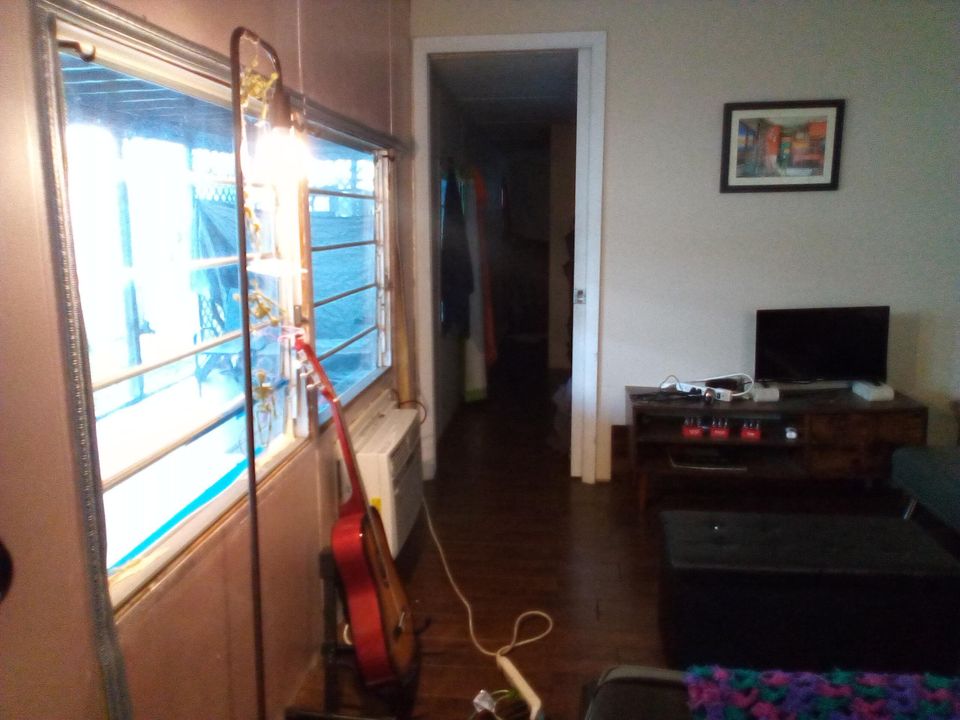 For Sale: $95,000 (2 beds, 1 baths, 608 Square Feet)