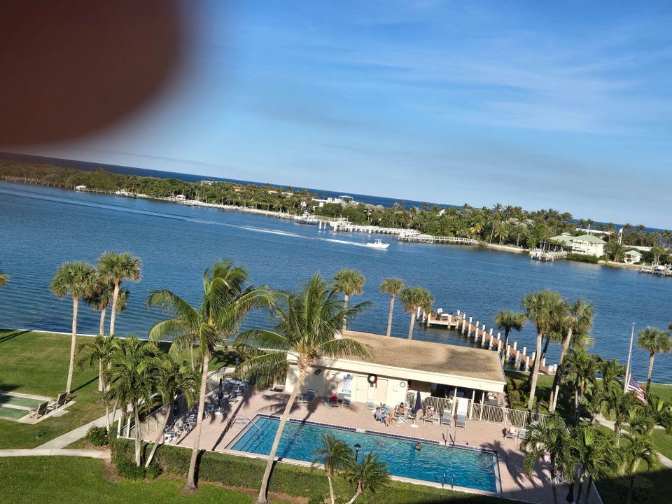 合同活跃: $5,000 (2 贝兹, 2 浴室, 1272 平方英尺)