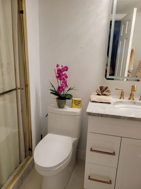 合同活跃: $5,000 (2 贝兹, 2 浴室, 1272 平方英尺)