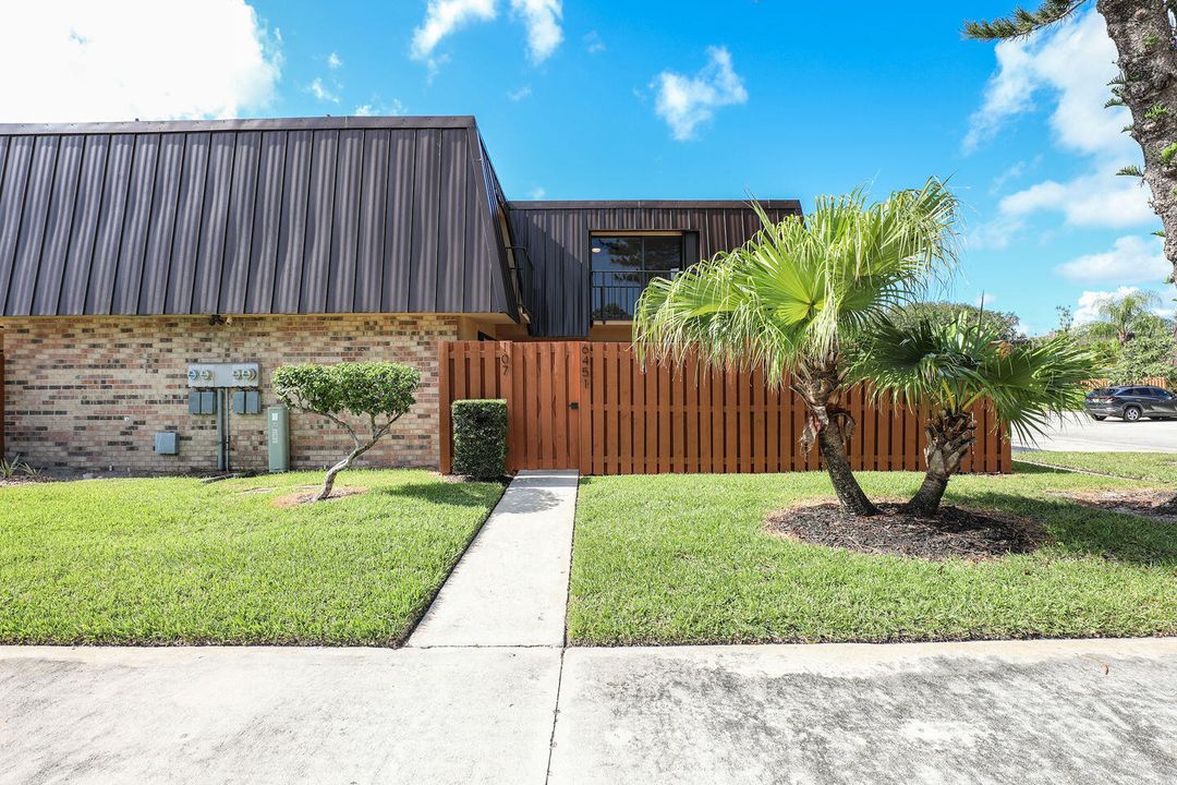 Recently Sold: $315,000 (2 beds, 2 baths, 1288 Square Feet)