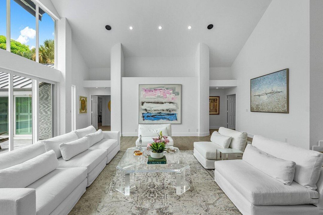 Activo con contrato: $2,275,000 (4 camas, 4 baños, 4546 Pies cuadrados)