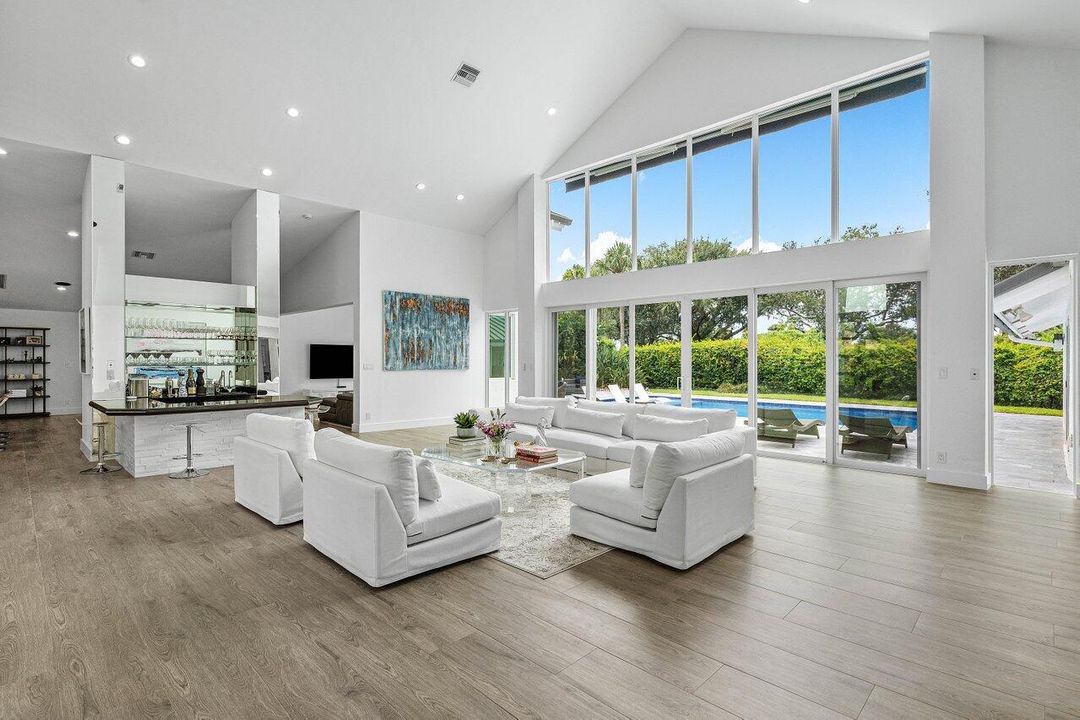 Activo con contrato: $2,275,000 (4 camas, 4 baños, 4546 Pies cuadrados)