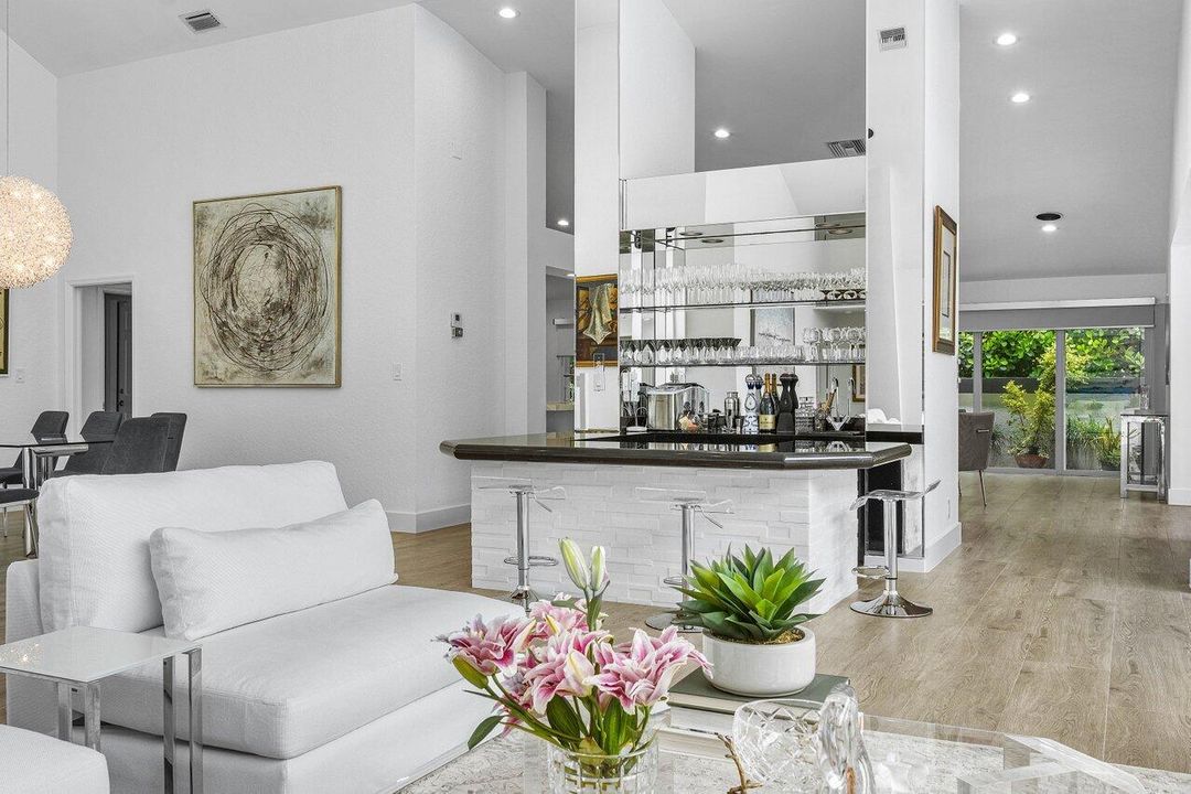 Activo con contrato: $2,275,000 (4 camas, 4 baños, 4546 Pies cuadrados)