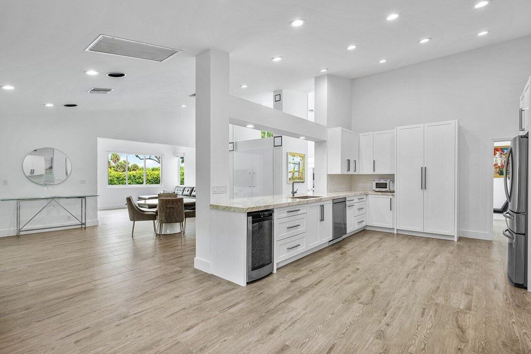 Activo con contrato: $2,275,000 (4 camas, 4 baños, 4546 Pies cuadrados)