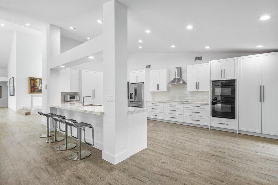 Activo con contrato: $2,275,000 (4 camas, 4 baños, 4546 Pies cuadrados)