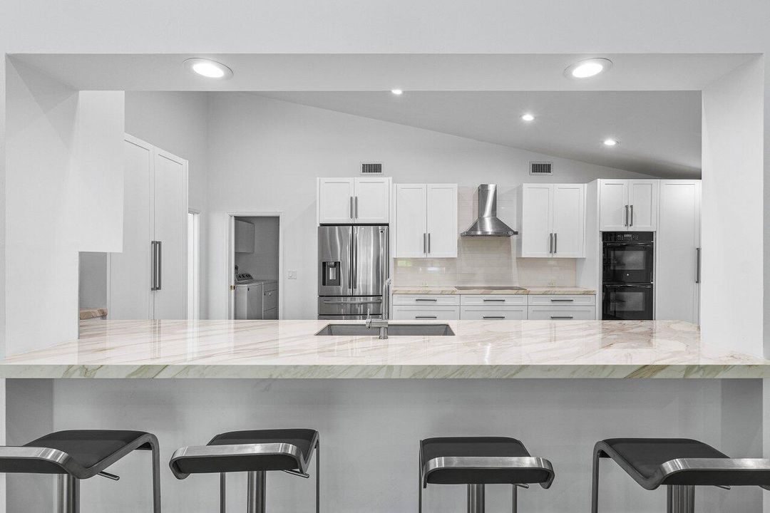 Activo con contrato: $2,275,000 (4 camas, 4 baños, 4546 Pies cuadrados)