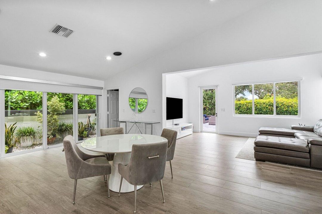 Activo con contrato: $2,275,000 (4 camas, 4 baños, 4546 Pies cuadrados)