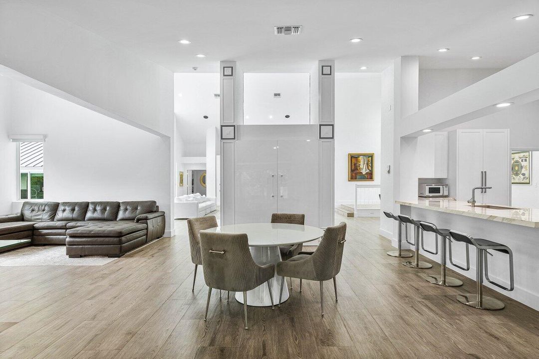 Activo con contrato: $2,275,000 (4 camas, 4 baños, 4546 Pies cuadrados)